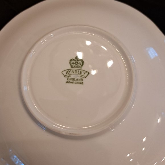 Vintage Aynsley Bone China cup and saucer - Picture 4 of 6